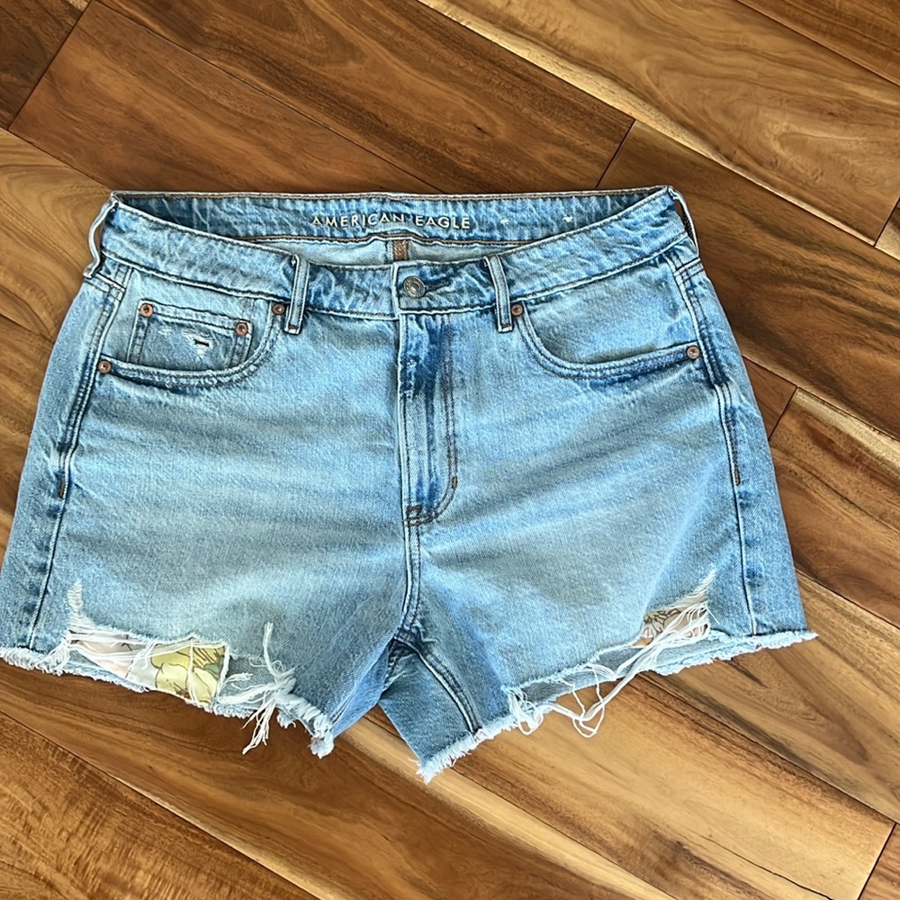 American Eagle Low-Rise Tom Girl Short